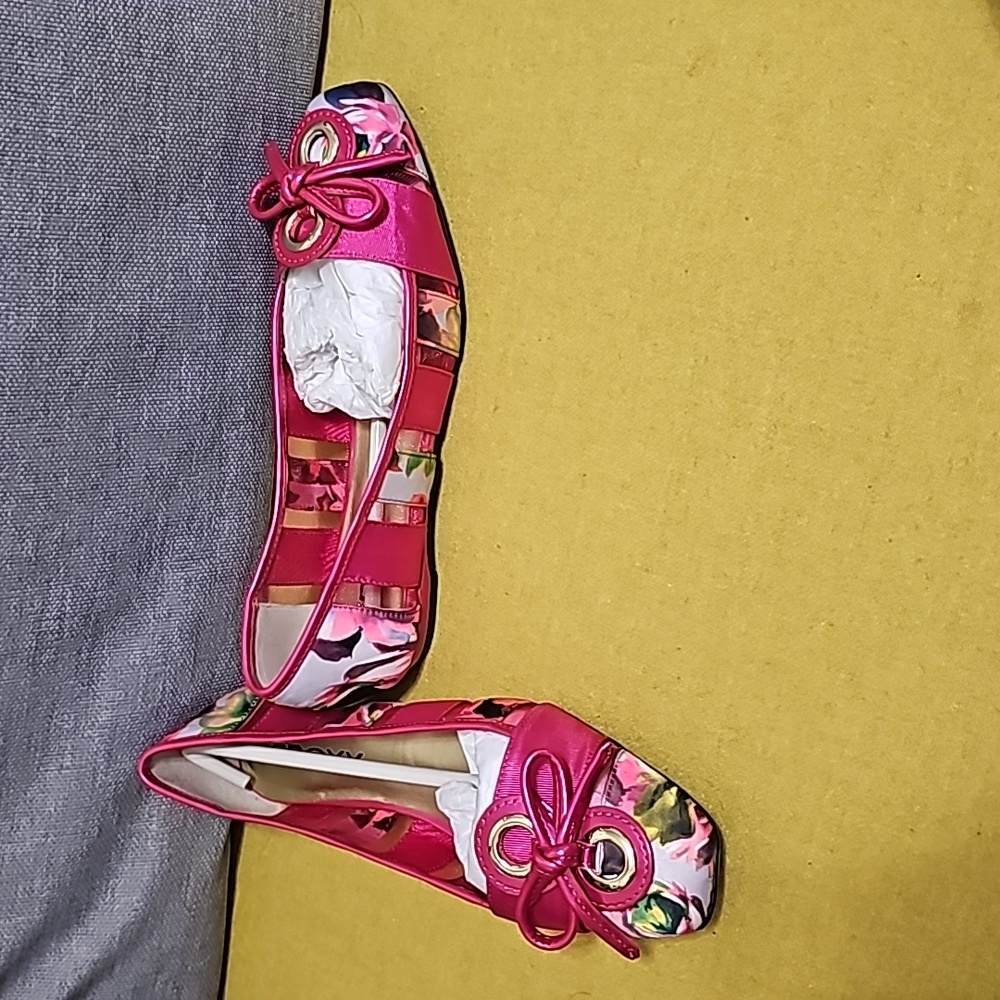 Floral bowtie flat